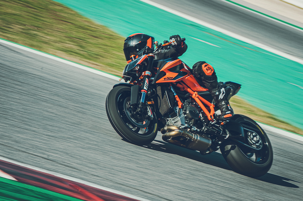 KTM's New 1290 Super Duke R Is a Street Bike With Racing Agility – Robb  Report