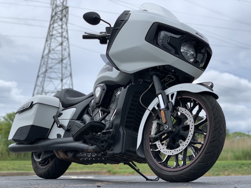 Challenger Dark Horse America's new Bagger, First Ride Review