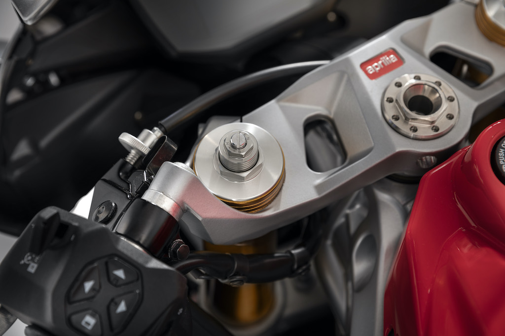 2021-aprilia-rs-660-handlebar