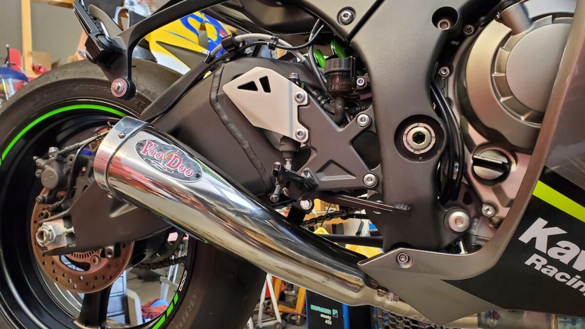 【Motomo】 Zone-GTS-black---Side-with-