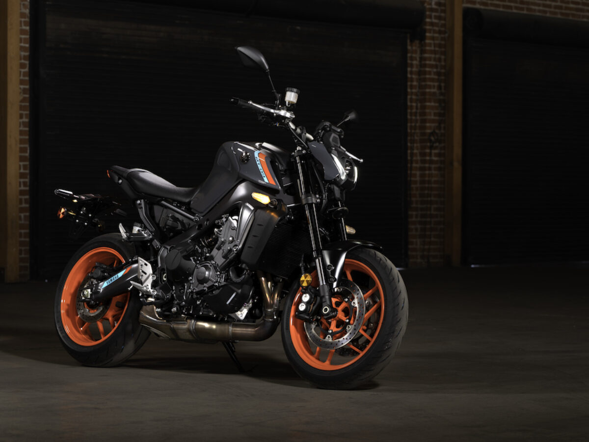 21_Yamaha_MT-09_Right-Profile-