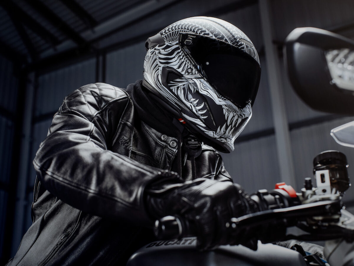 名作 SportBikes - Helmet 3.0 Atlas Ruroc Inc - Magazine バイクウェア・装備