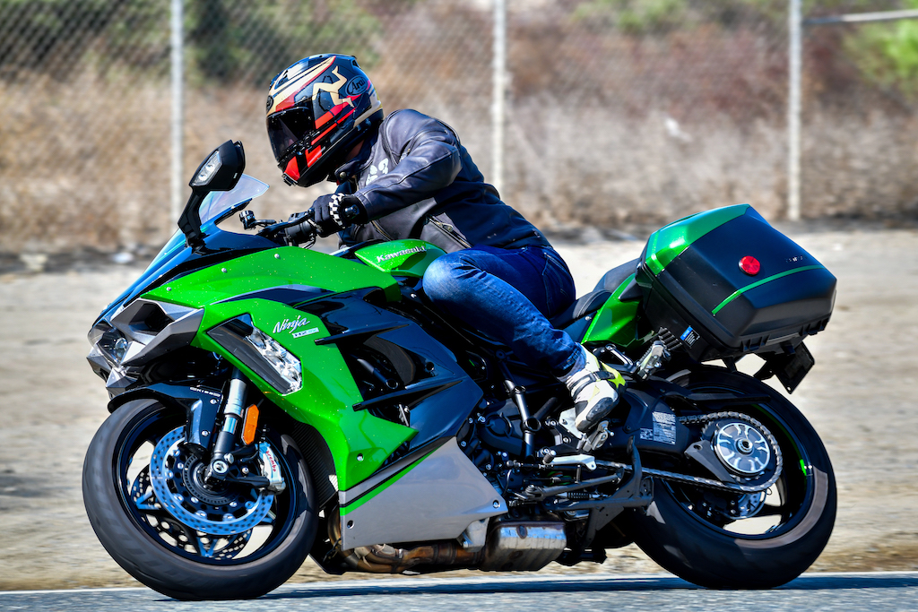 Kawasaki H2 SX SE + - First Ride Review 8 Kawasaki H2 SX SE