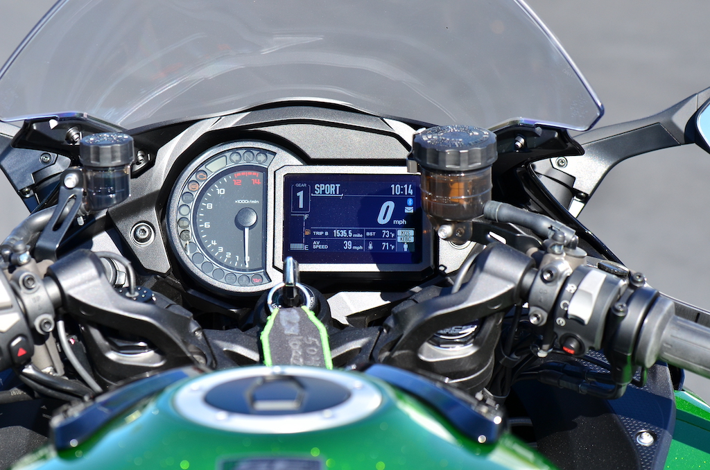 Kawasaki H2 SX SE + - First Ride Review 7 Kawasaki H2 SX SE