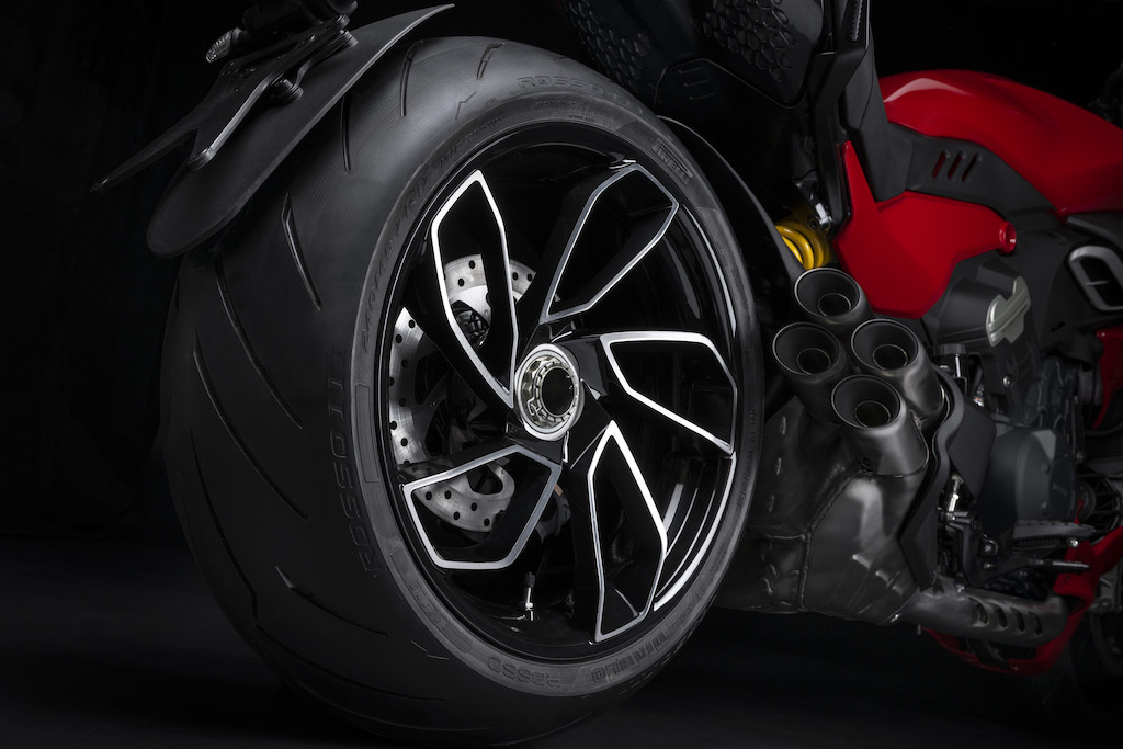 Ducati Diavel V4