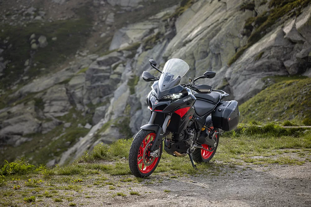 Multistrada V2 S in Thrilling Black & Street Grey 5 Multistrada V2 S