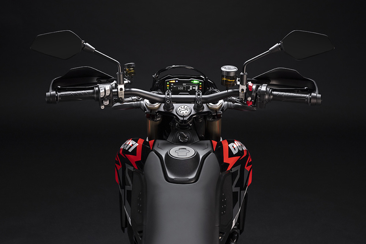 Ducati Hypermotard 698 Mono - First Look 7