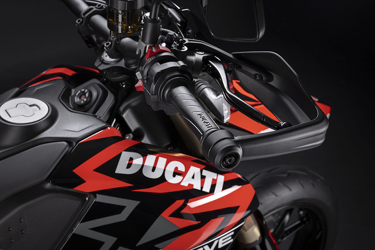 Ducati Hypermotard 698 Mono - First Look 8