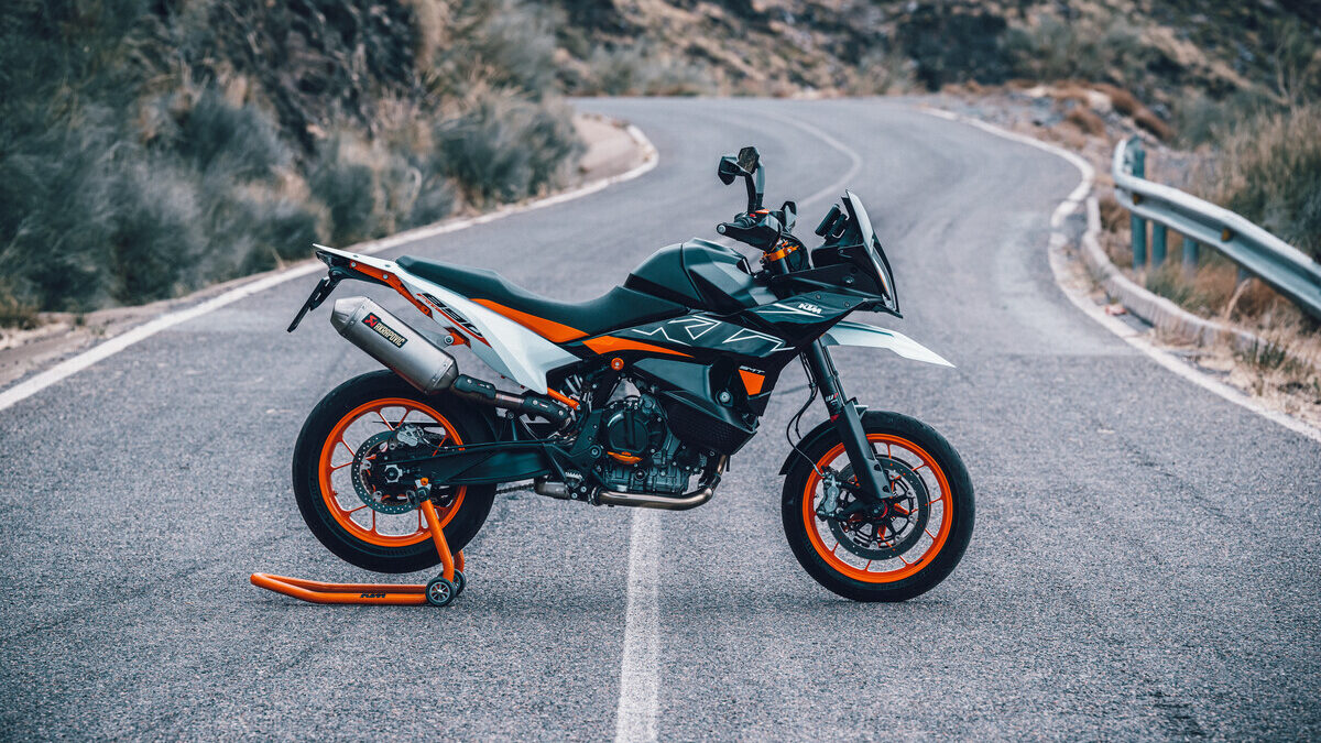 KTM-890-SMT-sportbikesincmag.