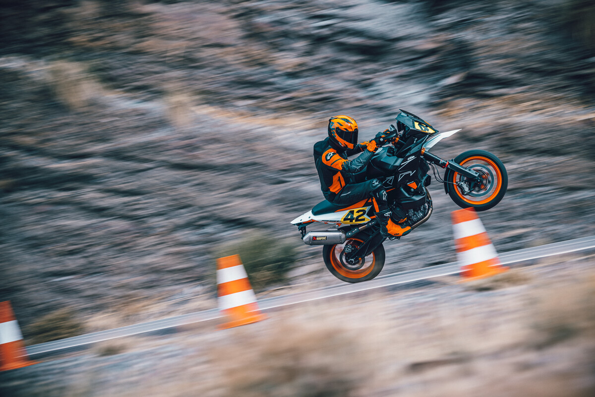 KTM 890 SMT - First Look 3 KTM 890 SMT