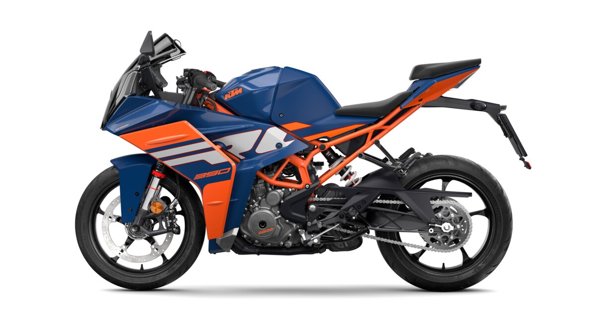 The RC 390 gets updates for 2024 7