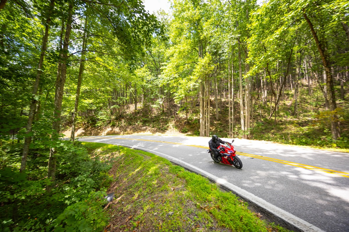 Honda E-Clutch CBR650R & CB650R - First Ride Review 10 Honda E-Clutch CBR650R & CB650R