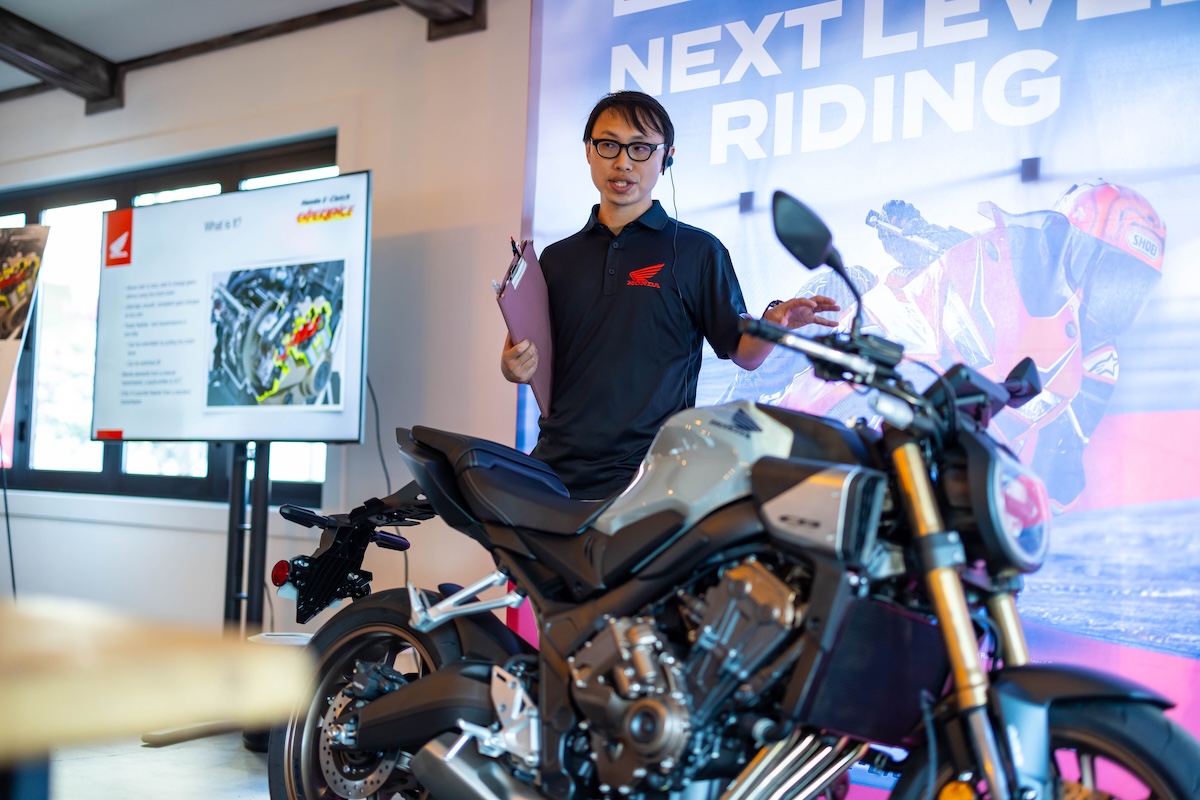 Honda E-Clutch CBR650R & CB650R - First Ride Review 3 Honda E-Clutch CBR650R & CB650R