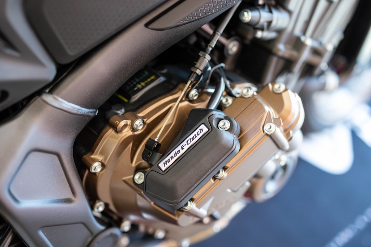 Honda E-Clutch CBR650R & CB650R - First Ride Review 4 Honda E-Clutch CBR650R & CB650R