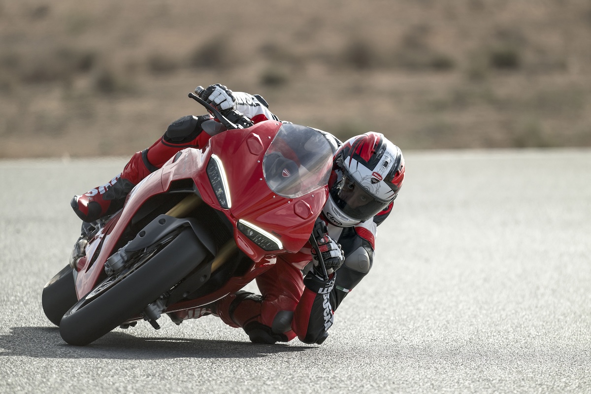 Ducati Genuine Oil Powered by Shell Advance 3 Ducati Genuine Oil sportbikesincmag.com