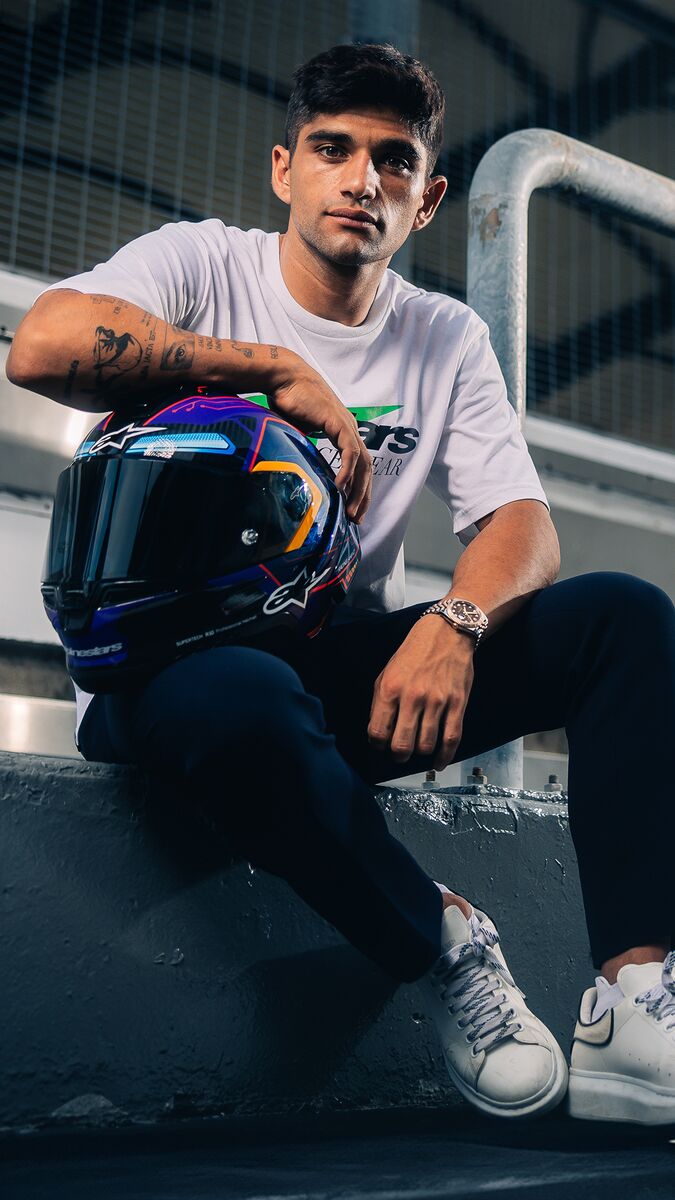 Alpinestars Martinator S-R10 Helmet and Supertech R Boots 3