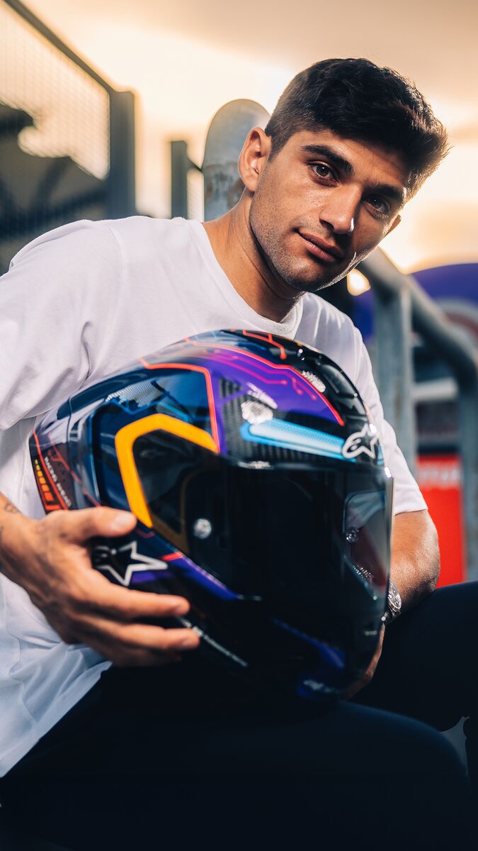 Alpinestars Martinator S-R10 Helmet and Supertech R Boots 5