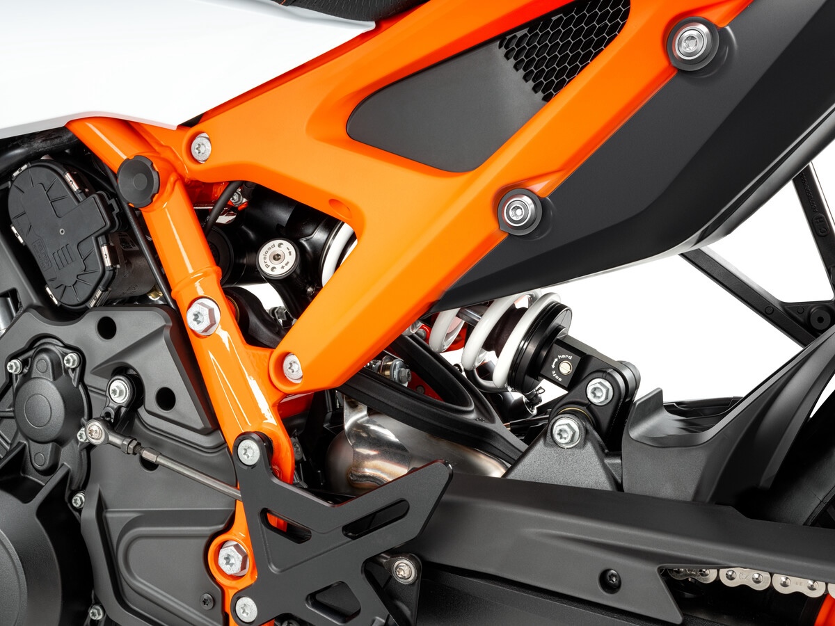 KTM 990 DUKE R: First Look 7 KTM 990 DUKE R