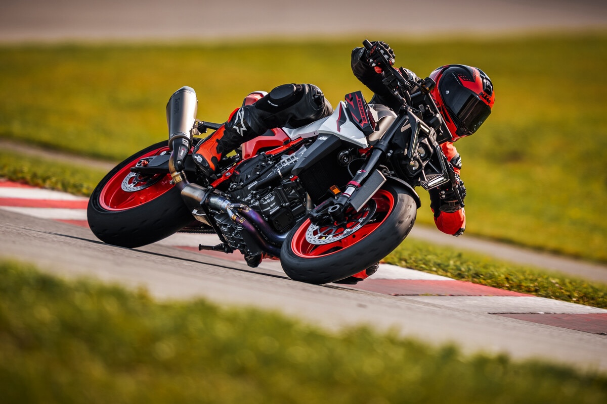 KTM 990 DUKE R: First Look 8 KTM 990 DUKE R