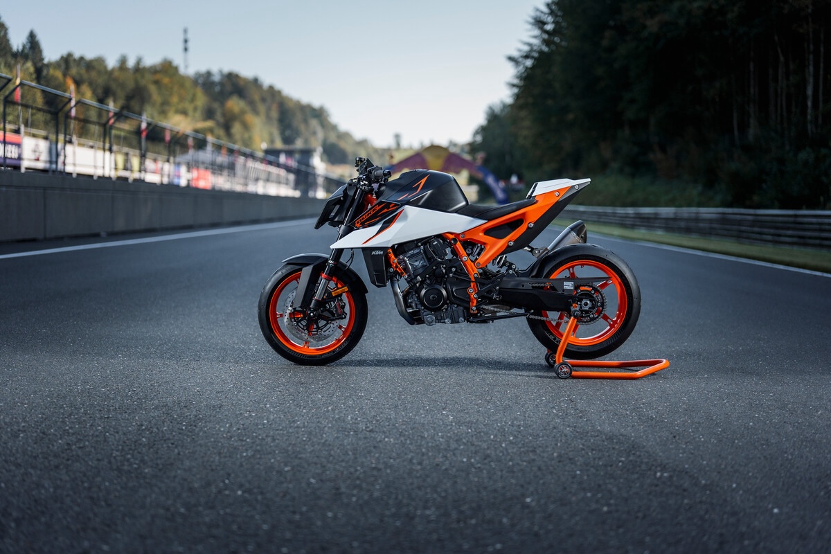 KTM 990 DUKE R: First Look 4 KTM 990 DUKE R