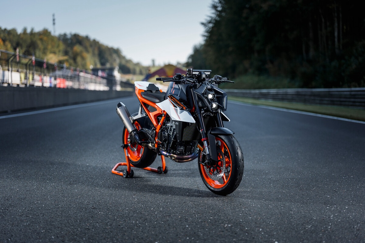 KTM 990 DUKE R: First Look 3 KTM 990 DUKE R