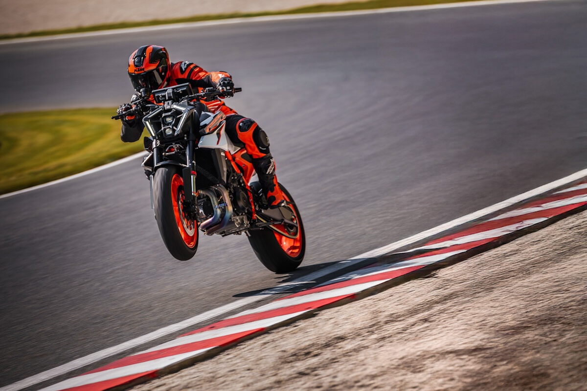 KTM 990 DUKE R: First Look 9 KTM 990 DUKE R