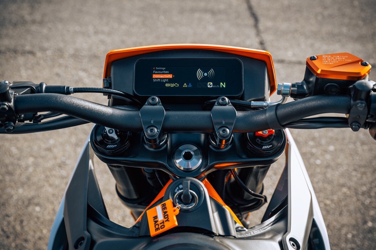 2025 KTM 390 SMC R