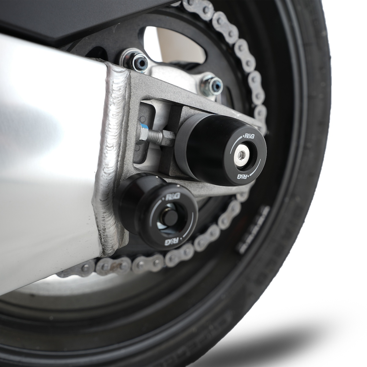Aprilia Tuono R&G Crash Protection Suite 5 Aprilia Tuono R&G Crash Protection sportbikesincmag.com 4