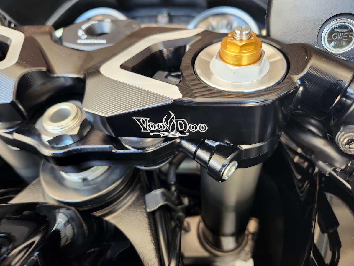 Voodoo One Piece Top Triple Enhances Gen 3 Hayabusa Handling 4 Voodoo One Piece Top Triple