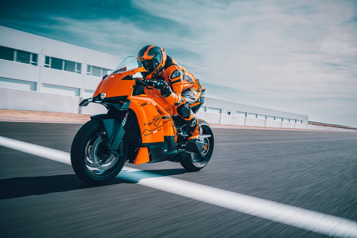 2026 KTM 990 RC R: First Look 9 2026 KTM 990 RC R