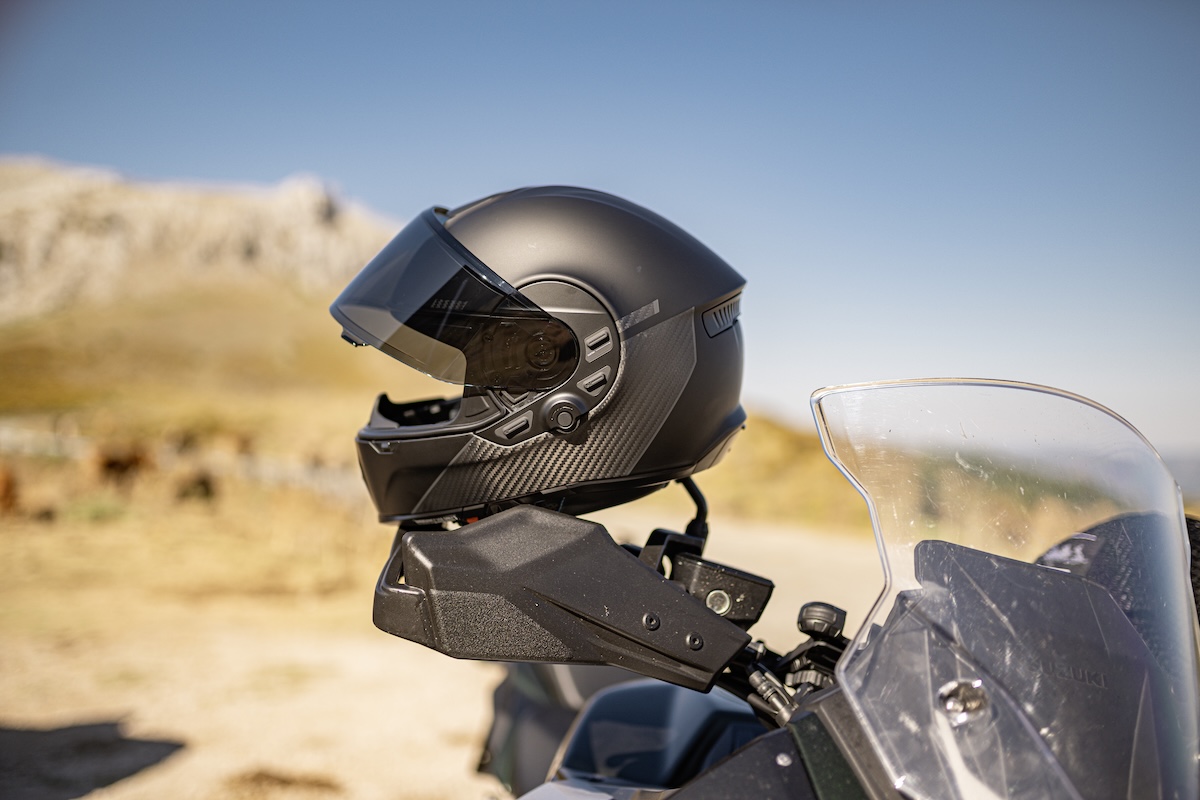 Cardo BEYOND Helmet: Tech-Forward Protection 8 Cardo BEYOND Helmet