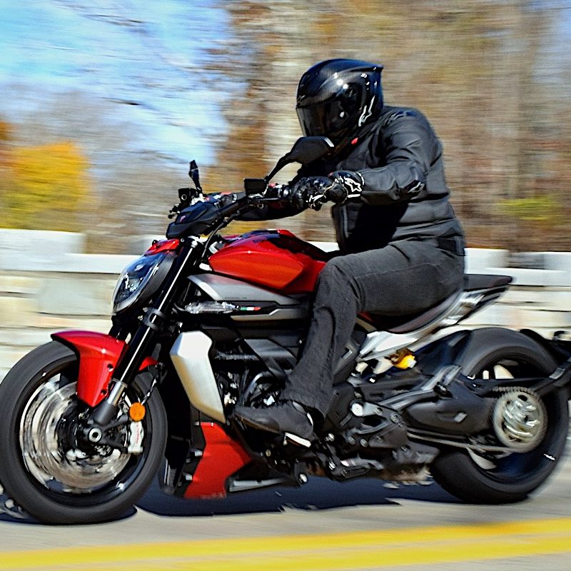 2025-Ducati-XDiavel-V4-