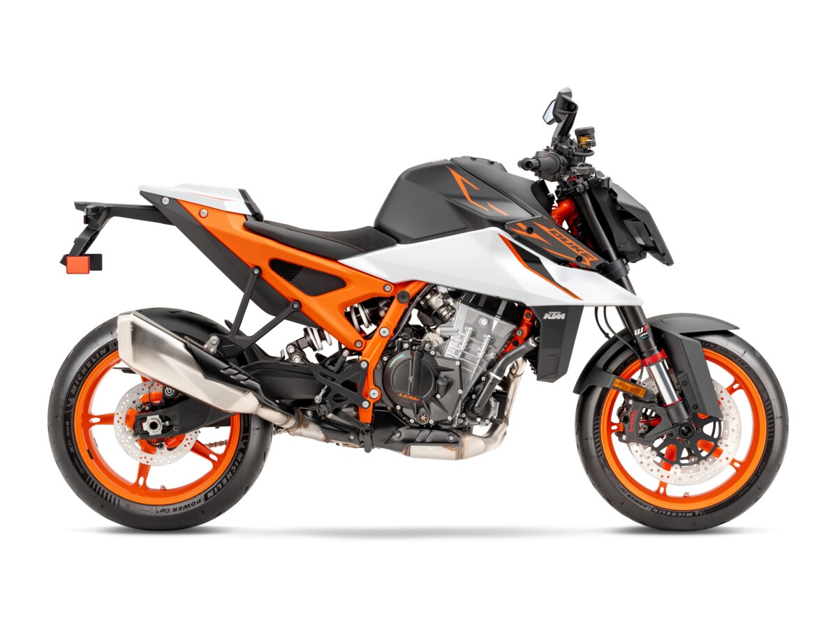 651834 MY26 KTM 990 DUKE R US SPEC STUDIO STUDIO USA2026 ktm model launch sportbikesincmag.com