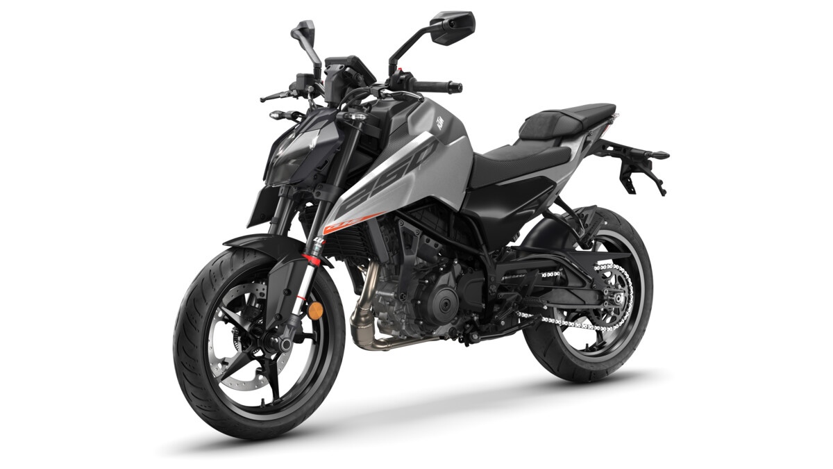 727182 MY26 KTM 250 DUKE Silver front left EU GLOBAL INDIA IMAGES2026 ktm model launch sportbikesincmag.com