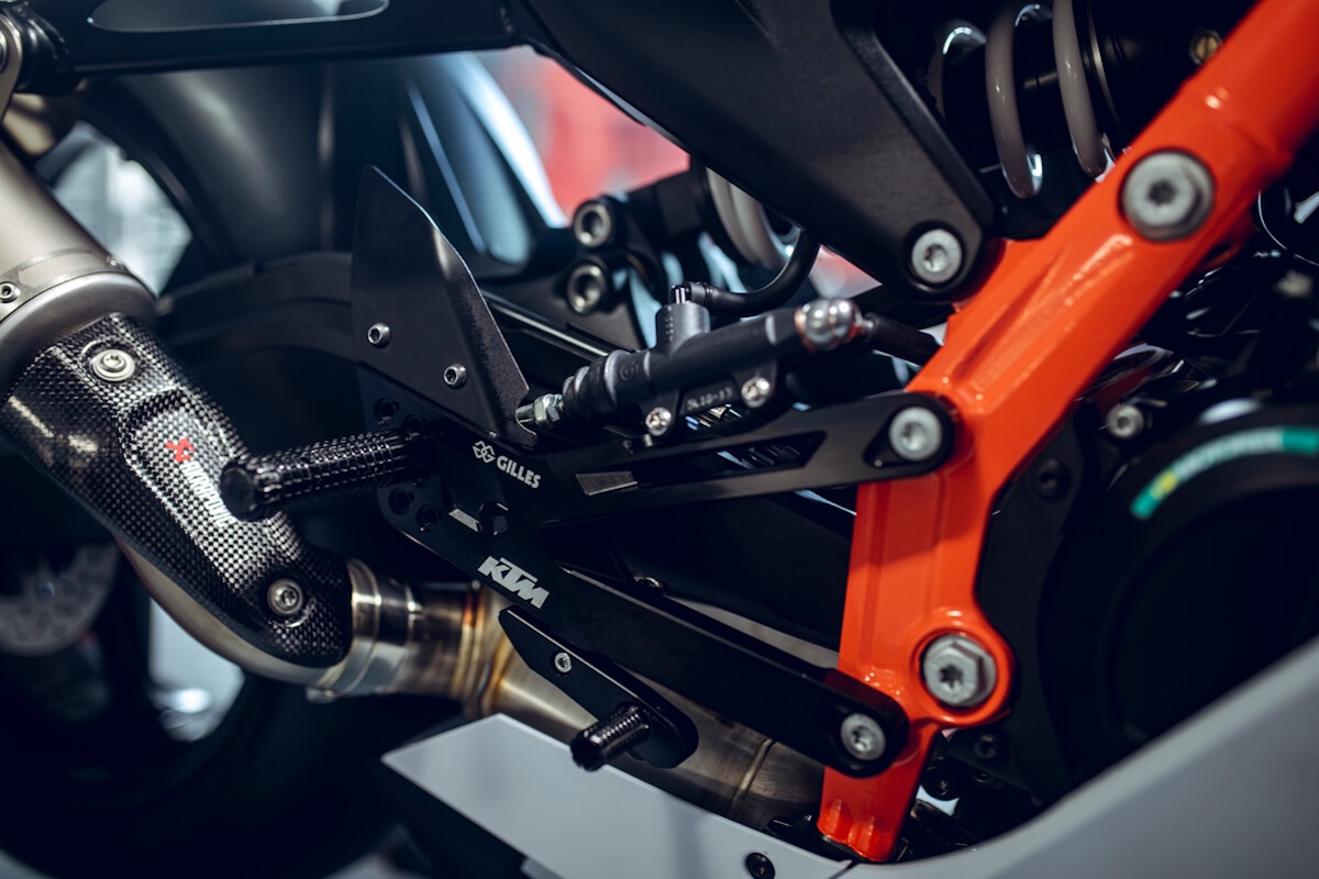 KTM 990 RC R TRACK: First Look 14 KTM 990 RC R TRACK sportbikesincmag.com 11