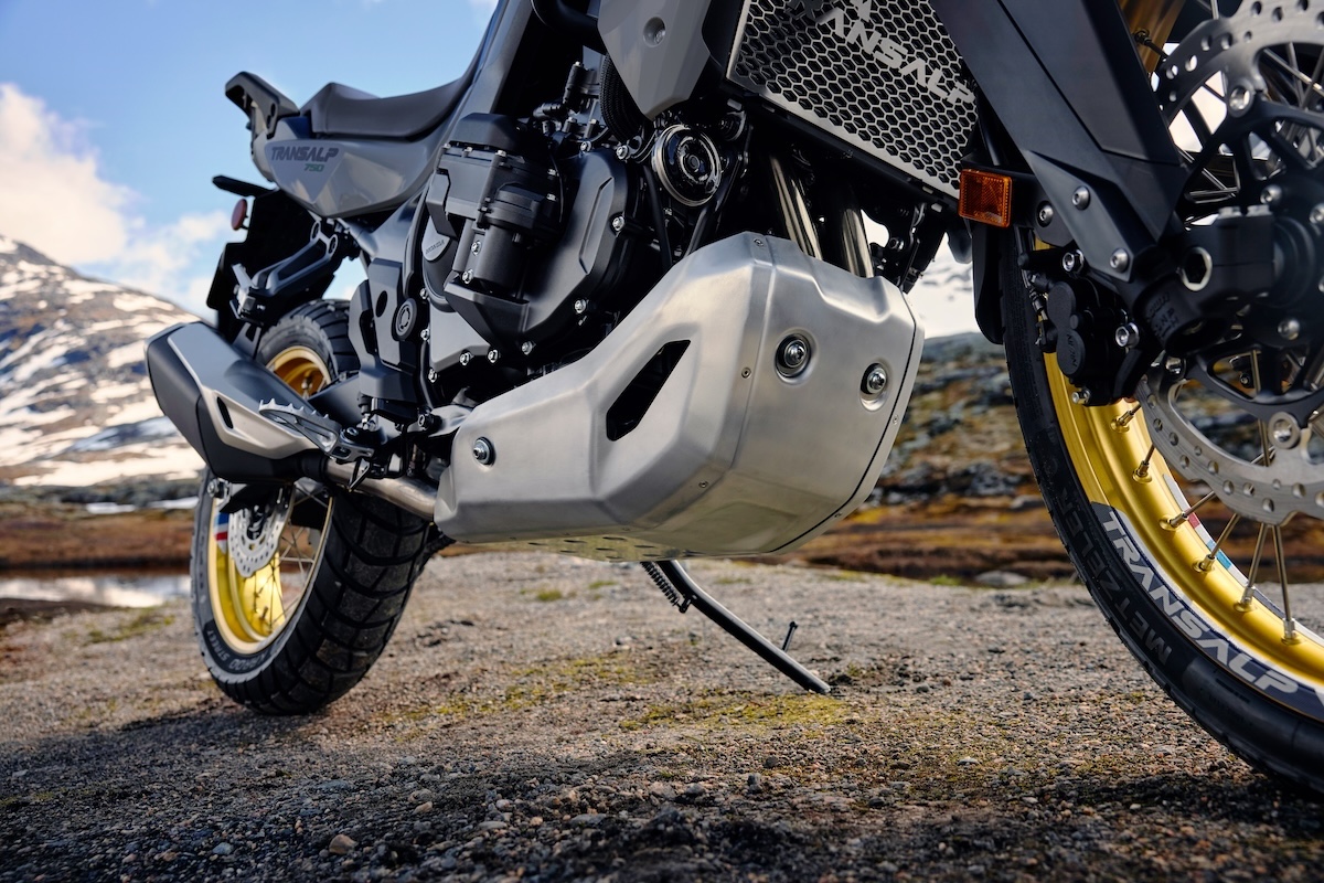 2026 Transalp E Clutch sportbikesincmag.com8