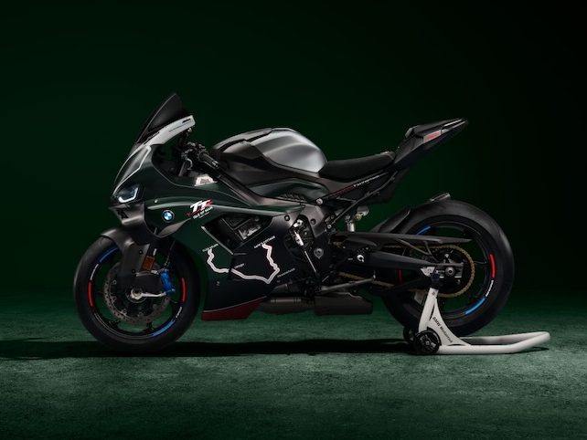 BMW M 1000 RR TT sportbikesincmag.com3 edited