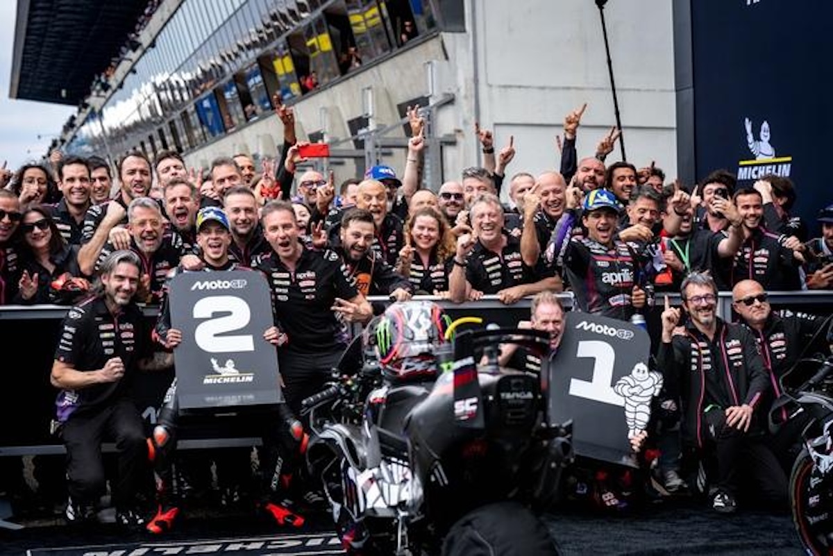 Marco Bezzecchi and Jorge Martin hold up P1 and P2 boards on parc fermé after the 2026 French MotoGP at Le Mans