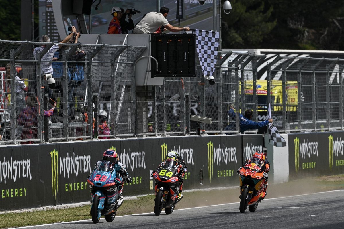 Moto3 Catalan GP 2026 finish Quiles Carpe Munoz