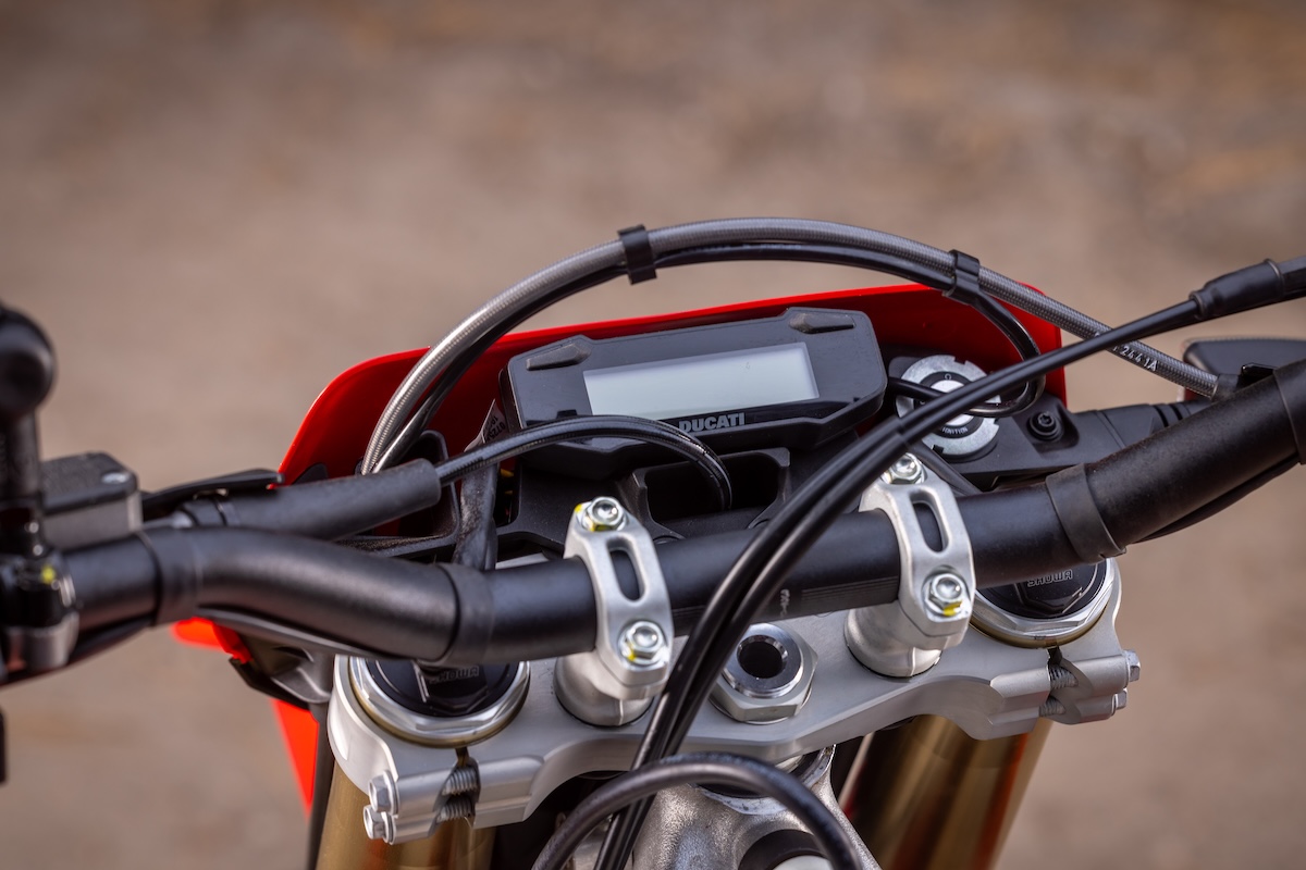 Ducati Desmo450 EDS Is the First Street-Legal Enduro Bike With Desmodromic Valve Timing 4 DucatiDesmoEDS MammothMay2026 044 1sportbikesincmag.com