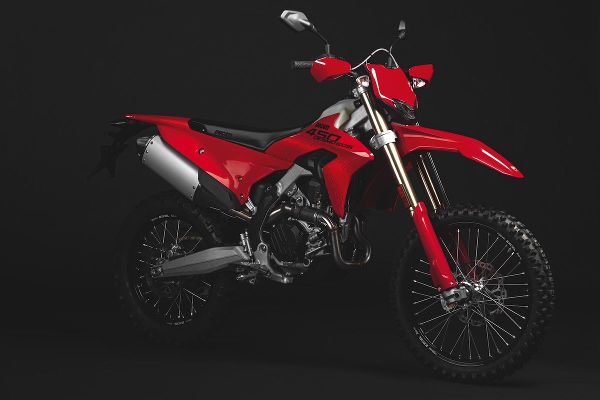 Ducati Desmo450 EDS Is the First Street-Legal Enduro Bike With Desmodromic Valve Timing 3 Ducati Desmo450 EDS Is the First Street-Legal Enduro Bike With Desmodromic Valve Timing