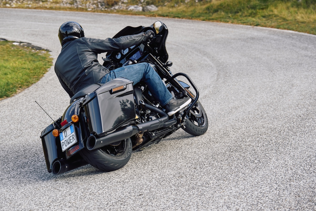 Pirelli DIABLO POWERCRUISER tire sportbikesincmag.com 3