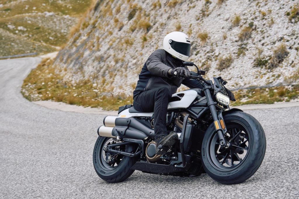 Pirelli DIABLO POWERCRUISER tire sportbikesincmag.com 3