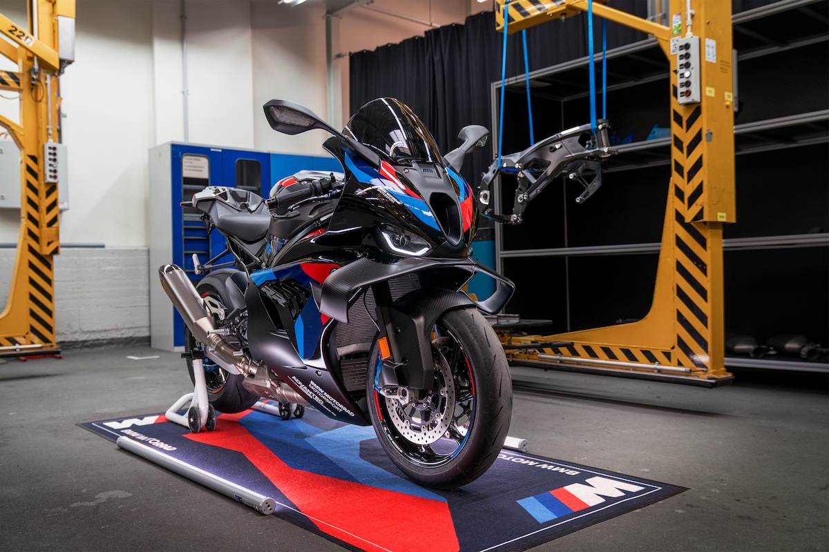BMW Motorrad 2027 sportbikesincmag.comP90646810_highRes_bmw-motorrad-m-motor