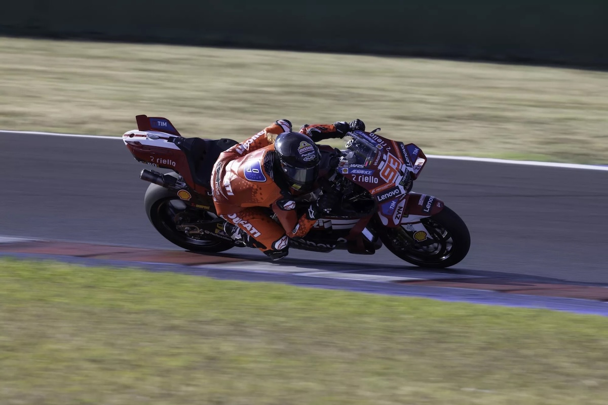 Kayla Yaakov sportbikesincmag.com3 .jpg