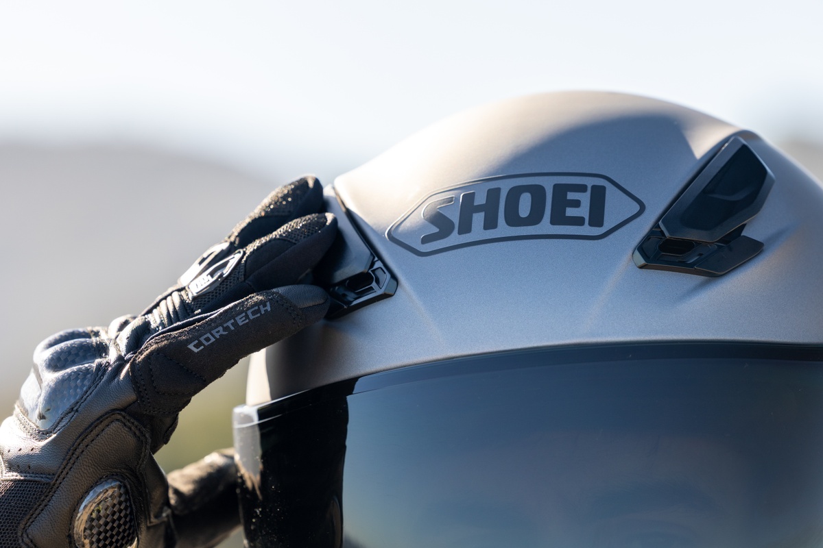 SHOEI RF SR2 sportbikesincmag.com4