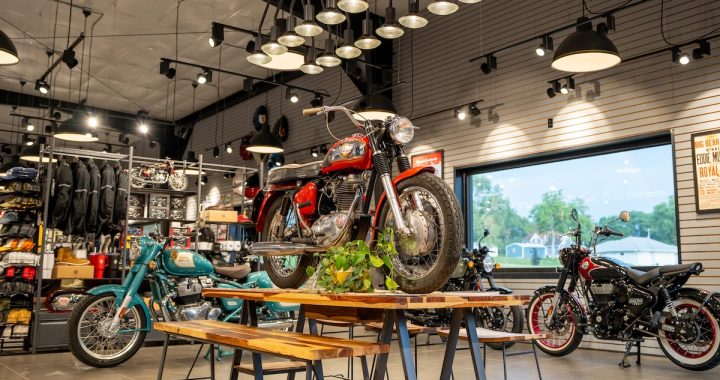 Royal Enfield Opens Its First US Flagship Dealership with Baxter Cycle in Iowa