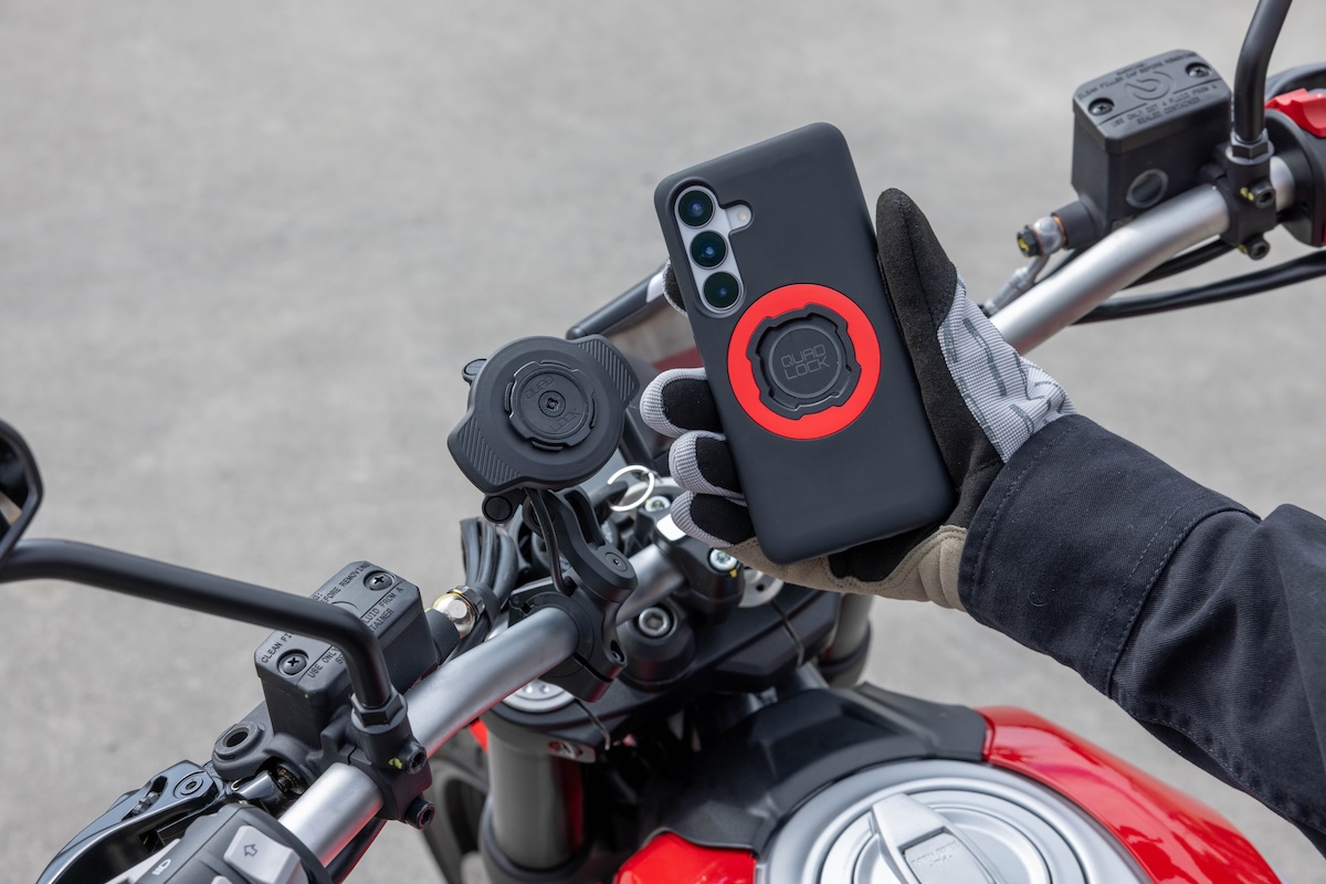 Quadlock Handlebar Mount Pro Adjustable Brings 360-Degree Fit to the Flagship Mount 3 Quadlock Handlebar Mount Pro Adjustable Brings 360-Degree Fit to the Flagship Mount