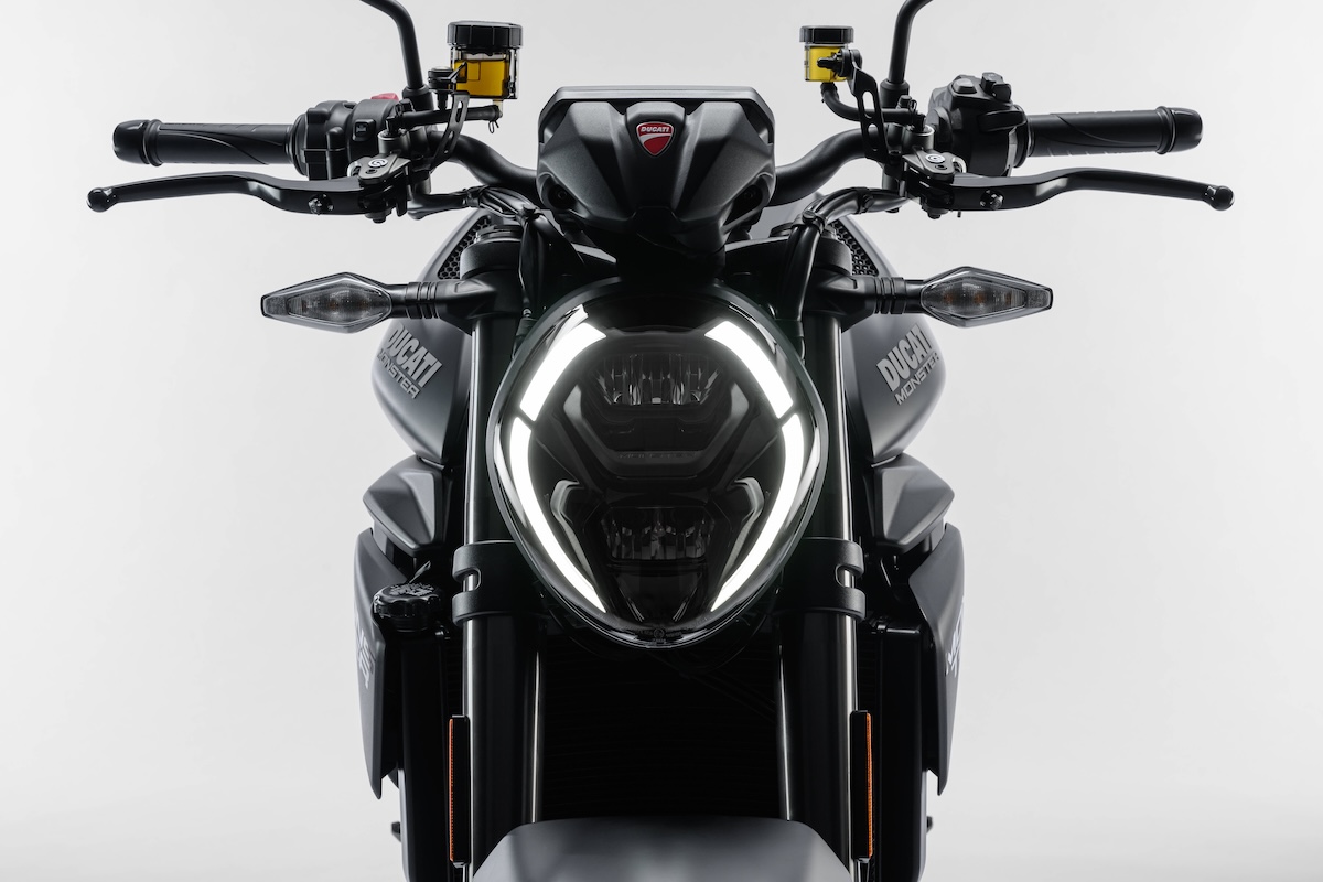 2027 Ducati Monster Dark sportbikesincmag.com4