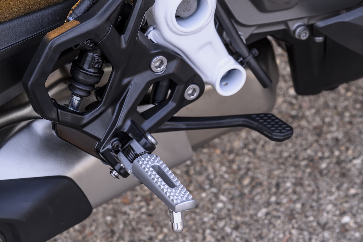 BMW F 450 RR First Look: A 48 hp Twin With a Space Frame and a Lap Timer 8 BMW F 450 RR